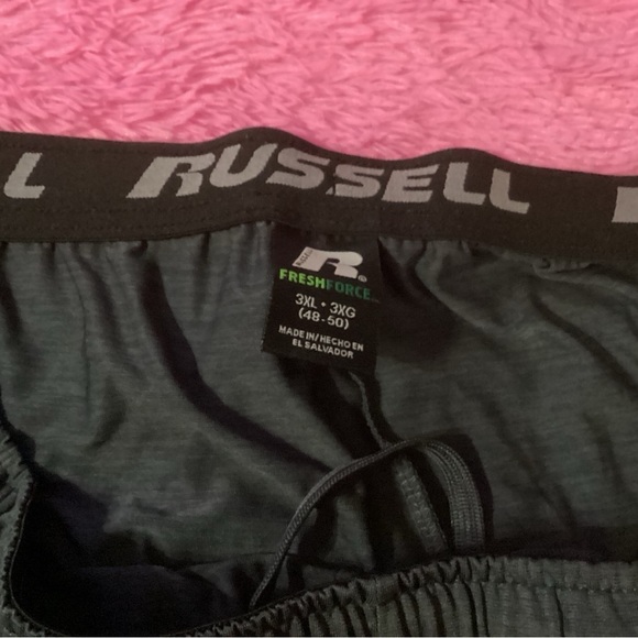 2PK RUSSELL ATHLETIC WEAR, SIZE 3X 1 PR SWEATPANTS AND 1 PR ATHLETIC SHORTS - Picture 7 of 7